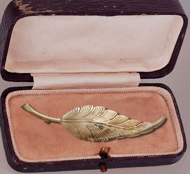 feather-brooch