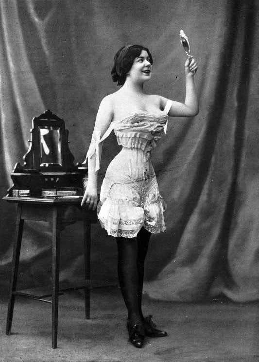 Flirty French lingerie fashion 1908 - Susan Ives