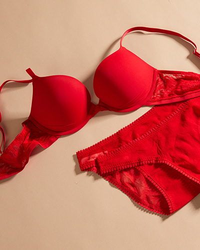 Get a Deep Plunge with On Gossamer’s Sleek Micro Push Up with Lace
