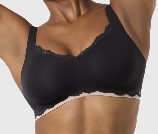 Evelyn & Bobbie new Noir Lace bra and panty as featured on Lingerie Briefs. 