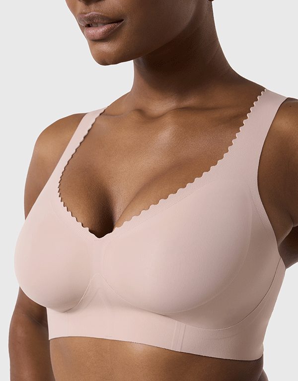 Evelyn & Bobbie Evelyn wireless bra with patented EB Core technology in color Petal Drift