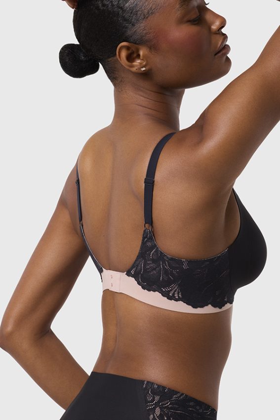Evelyn & Bobbie new Noir Lace bra and panty as featured on Lingerie Briefs. 