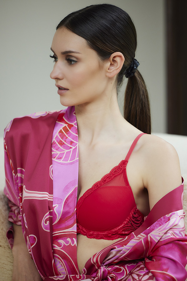 Natori original plunge feathers bra shown with the Deco printed charmeuse kimono robe as featured on Lingerie Briefs Natori original plunge feathers bra shown with the Deco printed charmeuse kimono robe as featured on Lingerie Briefs